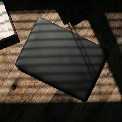 6. Etui Tech-Protect Softshell na MacBook Air 13" 2023/ 2024 / 2025 /2026 - czarne matowe