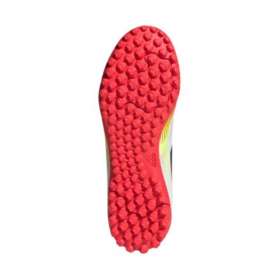 6. Buty piłkarskie adidas F50 Club TF Jr IE3732