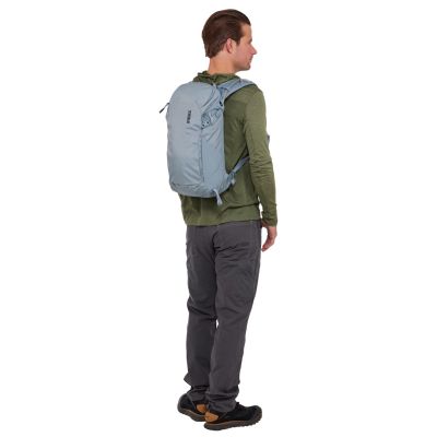 11. Plecak z bukłakiem Thule AllTrail Hydration Backpack 16 L - pond