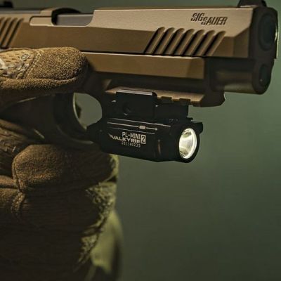 9. Latarka na broń Olight PL-Mini 2 Valkyrie 600 lumenów