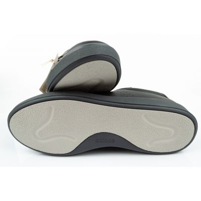 9. Buty adidas Nova Court M GZ1783