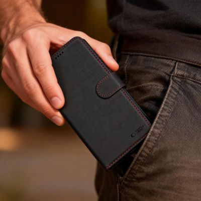5. Etui Tech-Protect Wallet na Samsung Galaxy S26 Ultra - czarno-czerwone