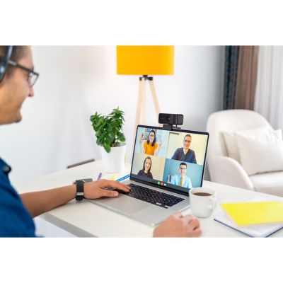 9. Kensington Kamera internetowa W1050 1080p ze stałą ogniskową i szerokokątnym obrazem