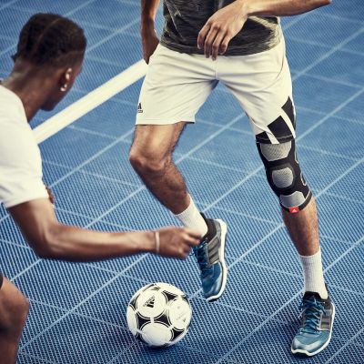 7. Opaska stabilizująca kolano adidas  S ADSU-12521BK