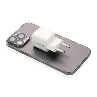 7. EVERACTIVE ŁADOWARKA SIECIOWA GAN 1 X USB, 1 X USB-C QUICK CHARGE 3.0 20W BIAŁA SC-330Q
