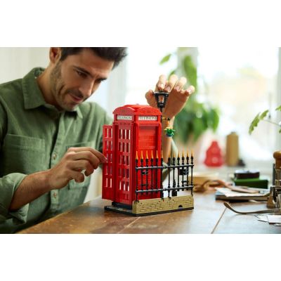 35. Lego 21347 Ideas - Czerwona londyńska budka telefoniczna