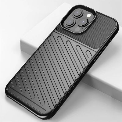 15. Thunder Case elastyczne pancerne etui pokrowiec iPhone 13 Pro Max zielony