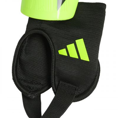 3. Ochraniacze piłkarskie adidas Tiro Match Jr IS5603