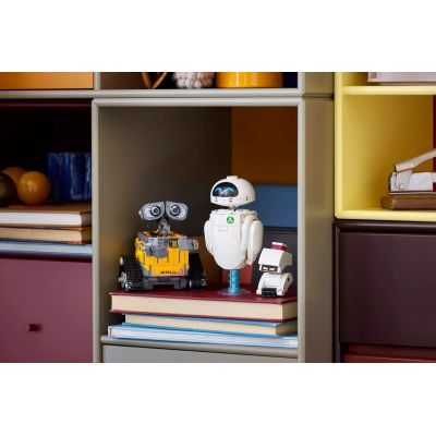 29. LEGO Disney Pixar 43279 WALL-E i EWA