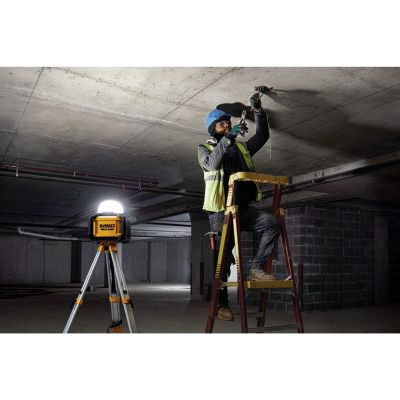 6. Lampa robocza kompaktowa 18v xr na aku 18/54v, bez aku