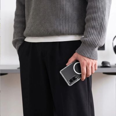 7. Etui Tech-Protect MagPeak MagSafe na Samsung Galaxy Z Fold 8 - przezroczyste