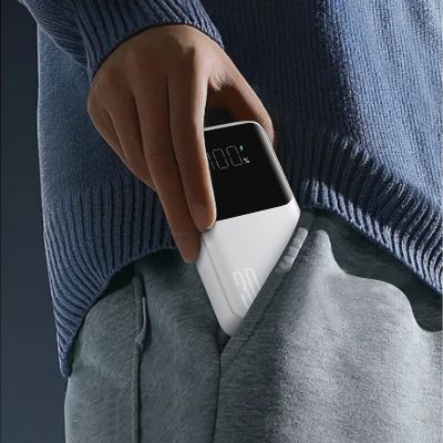 8. Mini powerbank Joyroom JR-PBC06 z wbudowanymi kablami USB-C / Lightning 30W 10000mAh - biały