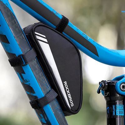 11. Torba Rockbros B55-BK rowerowa na ramę 0.7 l - czarna