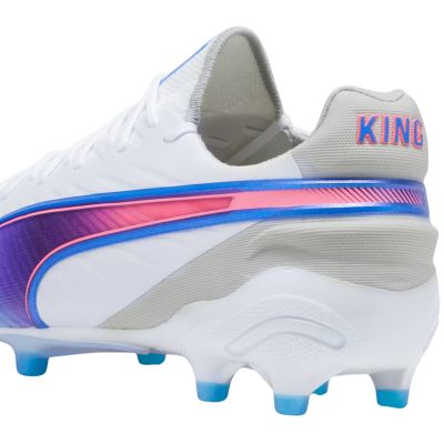 9. Buty piłkarskie Puma King Ultimate FG/AG 107809 02