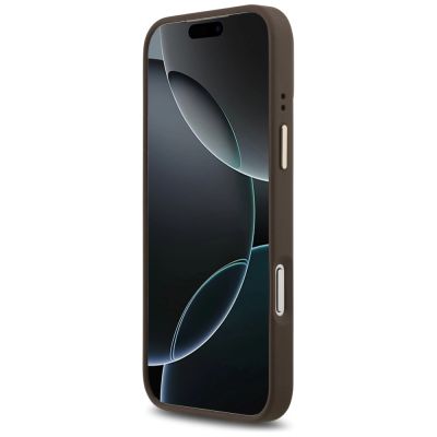 5. Etui Guess 4G Logo Plate MagSafe na iPhone 17 Pro Max - brązowe