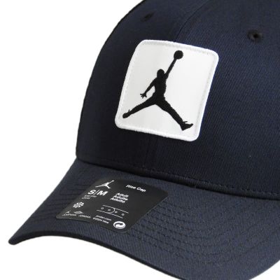 6. Czapka z daszkiem Air Jordan Rise Structured Jumpman Trucker - FZ0774-010
