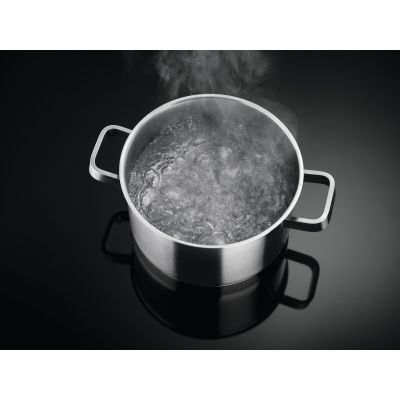 10. Electrolux KDI641723K Czarny Wbudowany 60 cm Kombi 4 stref(y)