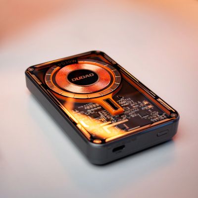 4. Dudao TGK1 powerbank z ładowarką bezprzewodową MagSafe 20W 10000mAh czarny (TGK1-czarny)