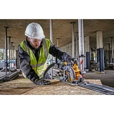 3. Pilarka Tarczowa 54V Dewalt DCS579NT-XJ