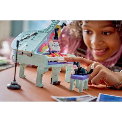 13. LEGO Creator 3w1 31392 - Dekoracyjny fortepian z kotem