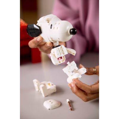 21. LEGO Ideas 21368 - Fistaszki: Buda Snoopy'ego