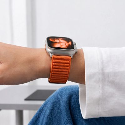 6. Pasek Tech-Protect NylonLoop na Apple Watch 44 / 45 / 46 / 49 mm - pomarańczowy