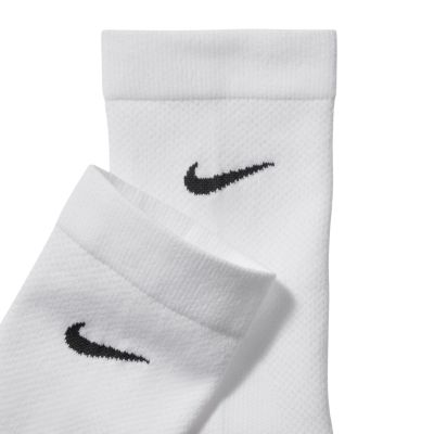 5. Skarpety piłkarskie Nike Vapor Fast białe IZ2675 100