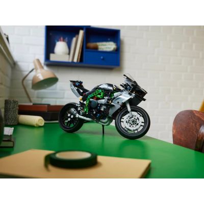 7. LEGO Technic 42170 Motocykl Kawasaki Ninja H2R