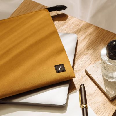 2. Pokrowiec Native Union Stow Lite na MacBook