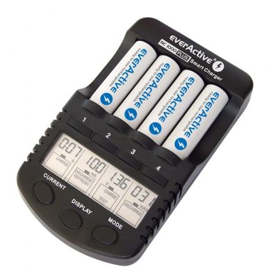 3. Ładowarka everActive NC1000 (Brak danych)
