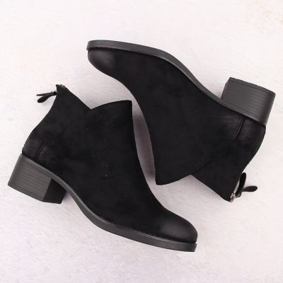 10. Botki damskie na klocku ocieplane czarne Potocki 12472