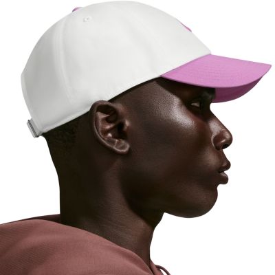 6. Czapka z daszkiem Nike Club biało-różowa FB5368 103