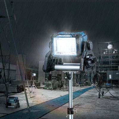 14. Makita Lampa LED 18V/14,4V DML811 1800lx/3000lm z zasilaniem AC