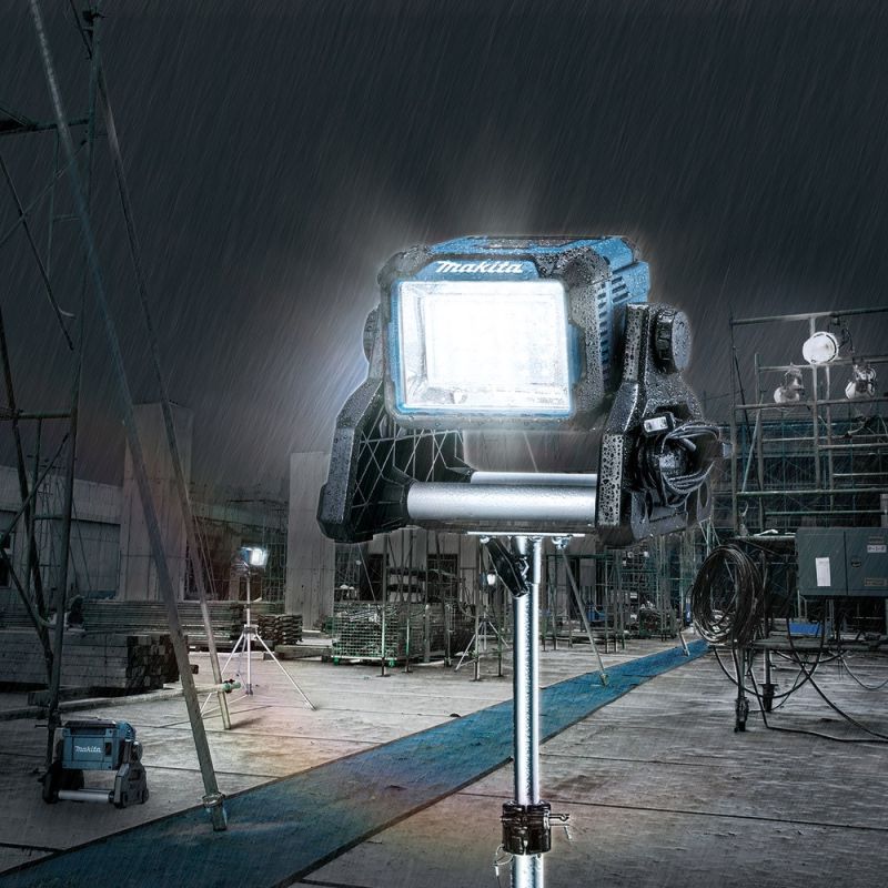 14. Makita Lampa LED 18V/14,4V DML811 1800lx/3000lm z zasilaniem AC