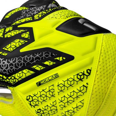 5. Rękawice bramkarskie Reusch Attrakt Silver Jr 5572215 2025