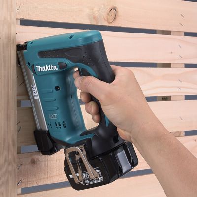 8. Zszywacz akumulatorowy 18V DST221Z MAKITA
