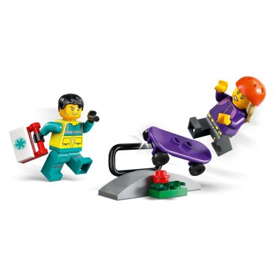 4. LEGO CITY 60451 Karetka pogotowia