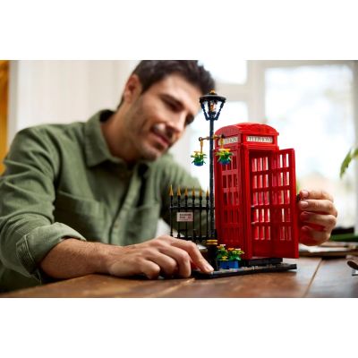 34. Lego 21347 Ideas - Czerwona londyńska budka telefoniczna