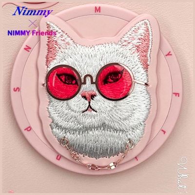 8. Etui Nimmy Glasses Cool Cat MagSafe na iPhone 16 - różowe