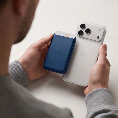 7. Etui Tech-Protect MagWallet Magsafe - niebieskie
