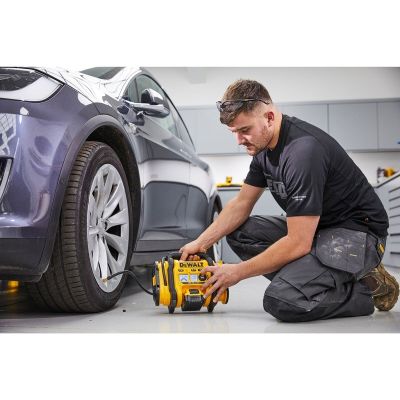 8. Kompresor akumulatorowy 18V Dewalt DCC018N-XJ