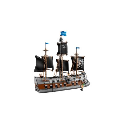 7. LEGO One Piece 75646 - Okręt Garpa