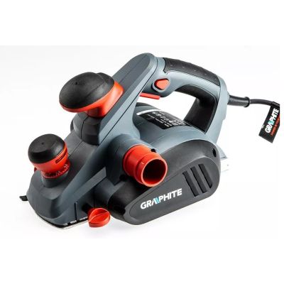 8. Strug 850W, głębokość strugania 3 mm, szerokość strugania 82 mm