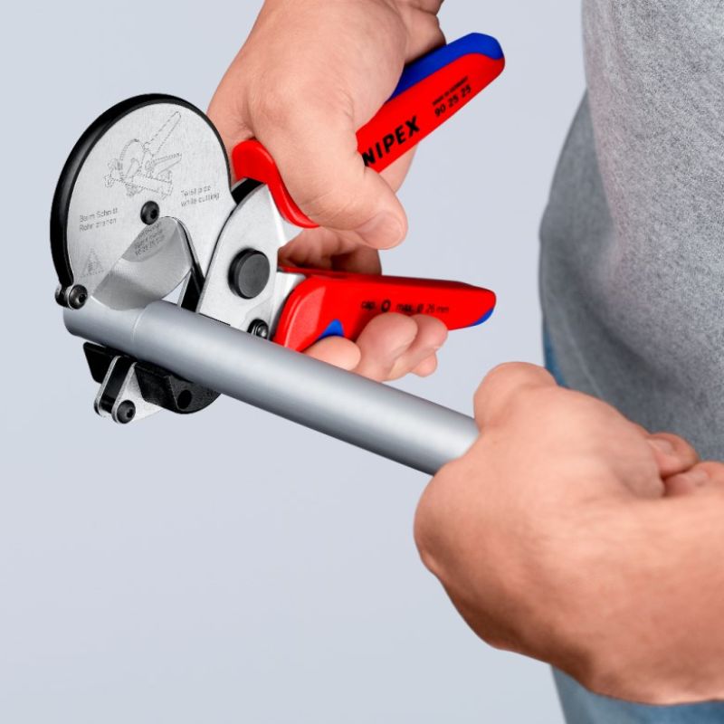 51. KNIPEX OBCINAK DO RUR KOMPOZYTOWYCH I PLASTIKOWYCH