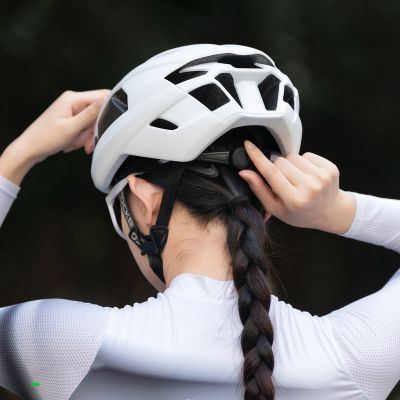 3. Kask rowerowy Rockbros LK-15 z włókna węglowego 58-62 cm - biały