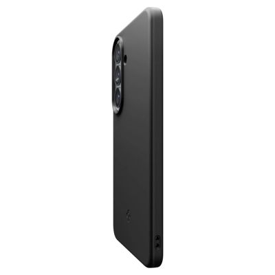7. Etui Spigen Thin Fit Mag MagSafena Samsung Galaxy S26 - czarne
