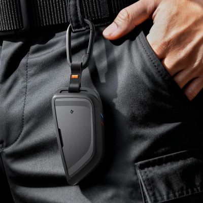 10. Etui Spigen BK100 na klucze samochodwe - czarne