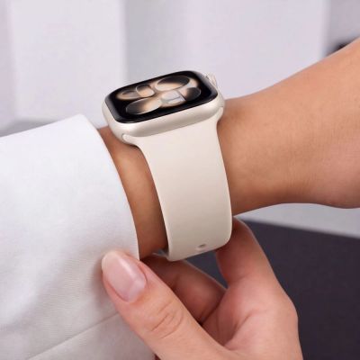 7. Pasek Tech-Protect Silicone na Apple Watch 44 / 45 / 46 / 49 mm - beżowy