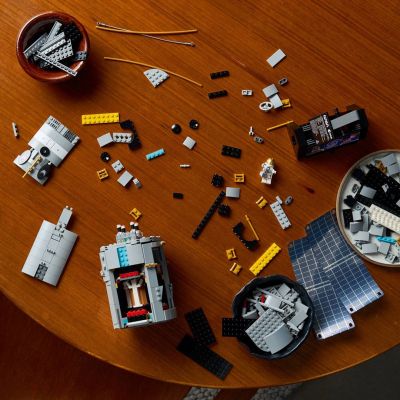 12. LEGO Icons 11382 - Kosmiczny Teleskop Hubble'a