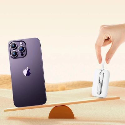 14. Joyroom mini powerbank 10000mAh Colorful Series 22.5W z 2 wbudowanymi kablami USB C i Lightning biały (JR-L012)